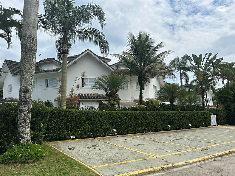 Casa en Condominio en Riviera de São Lourenço