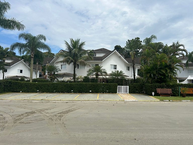 Casa en Condominio en Riviera de São Lourenço