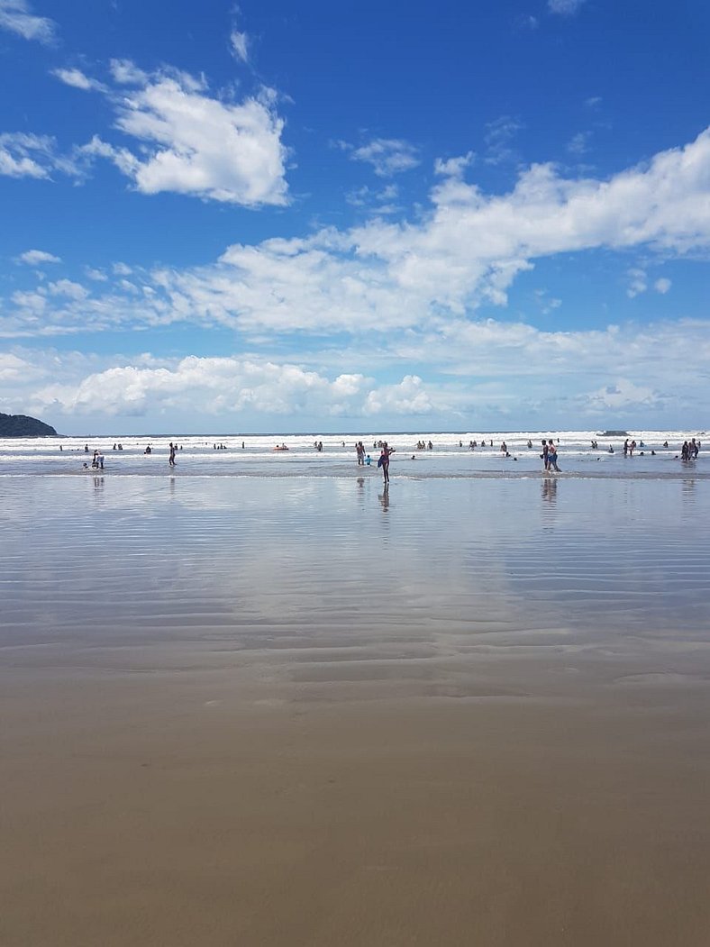 Frente Mar, Vista da Praia by Doce Lar de Bertioga