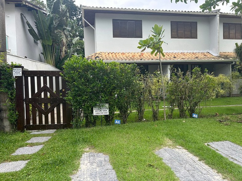 Townhouse in Riviera de São Lourenço